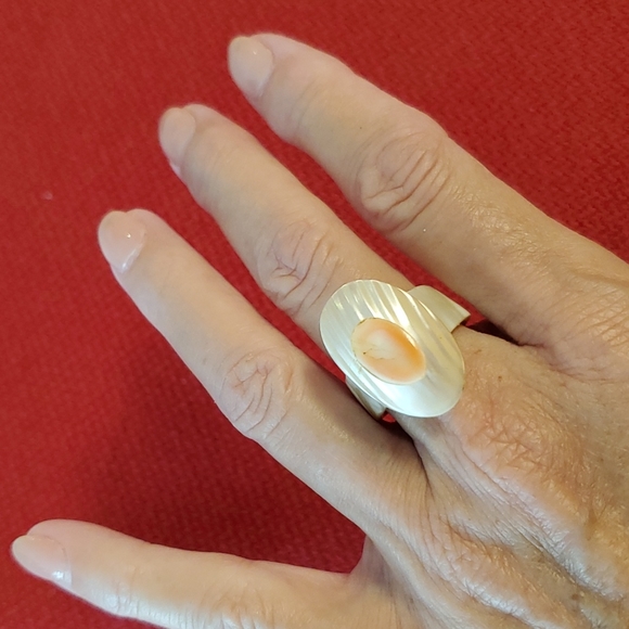 Mother of Pearl maybe Vintage ring white yellow sz.6.5 - Picture 3 of 6